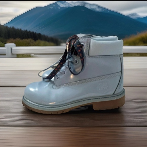 Timberland Pastel Patent Leather Blue 6 Inch Water Resistant Boots Girls Size‎ 3 - Picture 1 of 16